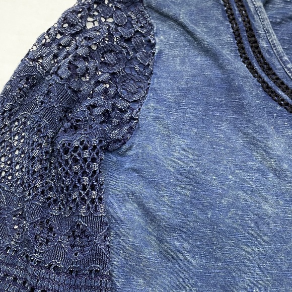 ANGIE Womens Medium Blouse T Shirt Blue Bell Sleeves Embroidered Slim Distressed - Picture 6 of 9